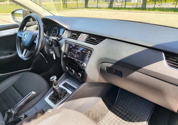 Skoda Octavia cena 41000 przebieg: 222000, rok produkcji 2018 z Świdnica małe 191